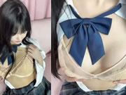 Κινέζικο τέλειο κορίτσι σέξι κοντή φούστα χάδι